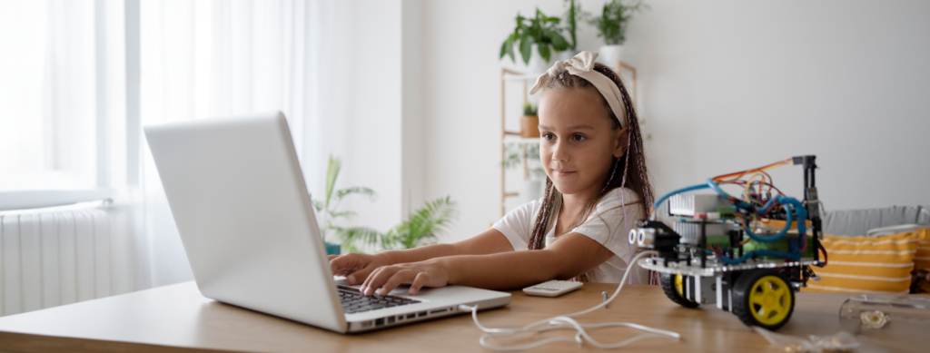 Hay que inspirar y empoderar a las mujeres jóvenes para que elijan carreras de tecnología y trabajar para reducir la brecha de género en el sector.