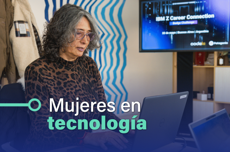 En la imagen se ve una mujer con una laptop en un ambiente de empresa de tecnología.